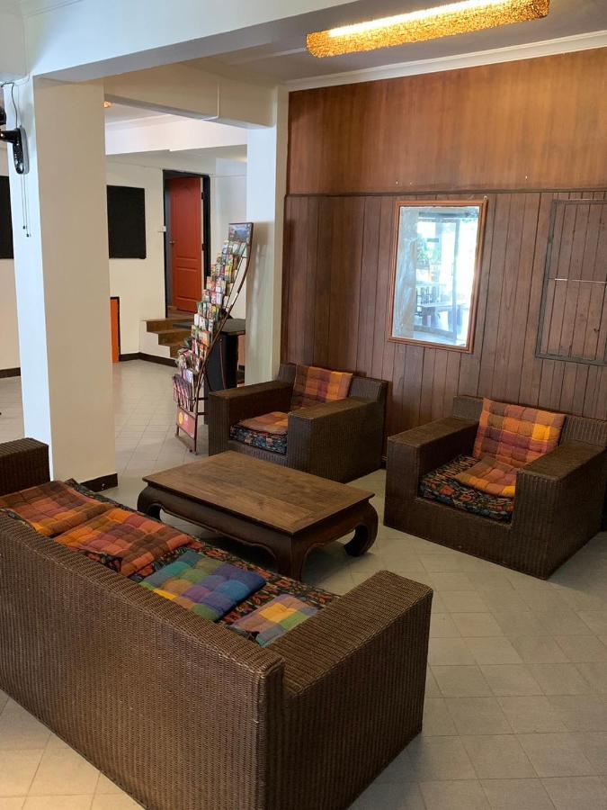 Revolution Hostel Чиангмай Экстерьер фото