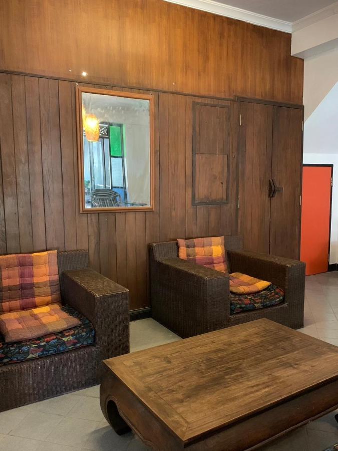 Revolution Hostel Чиангмай Экстерьер фото