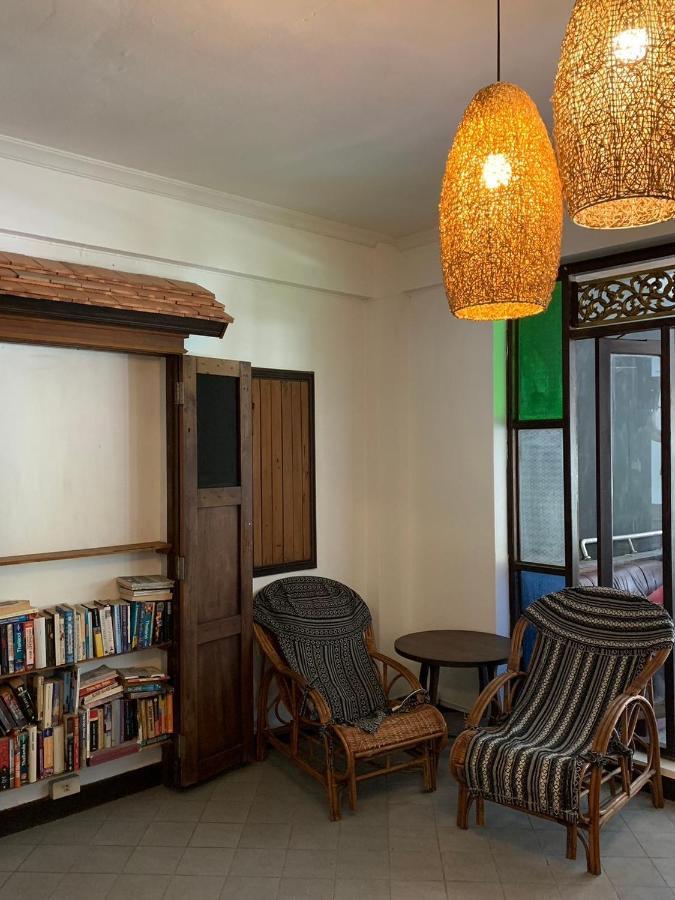Revolution Hostel Чиангмай Экстерьер фото