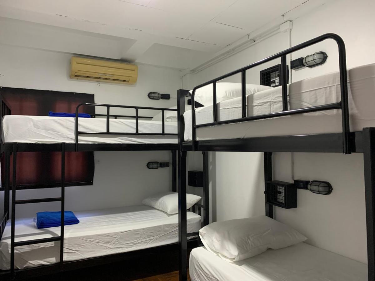 Revolution Hostel Чиангмай Экстерьер фото