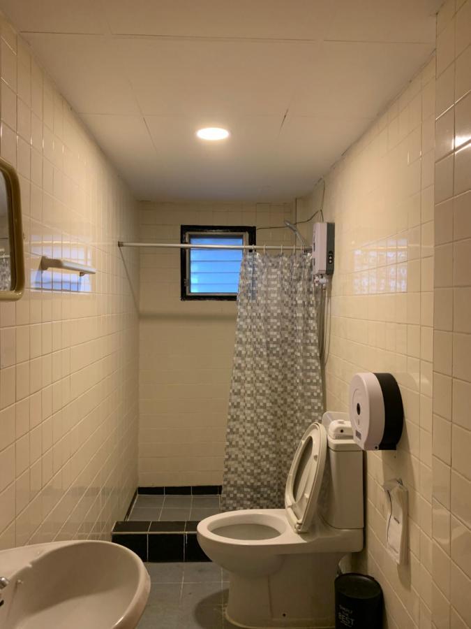 Revolution Hostel Чиангмай Экстерьер фото