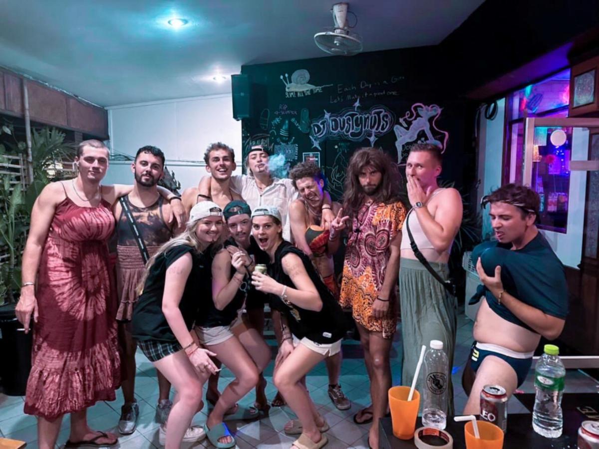 Revolution Hostel Чиангмай Экстерьер фото